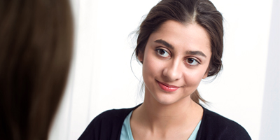 Frauenaerztin-Muehltal-Sprechstunde-fuer-Maedchen-und-junge-Frauen-junge-Patientin-400x200px